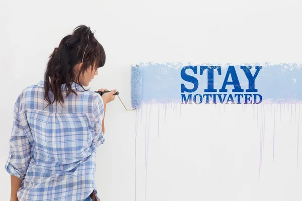 Imagen compuesta de la mujer pintura de pared azul —  Fotos de Stock