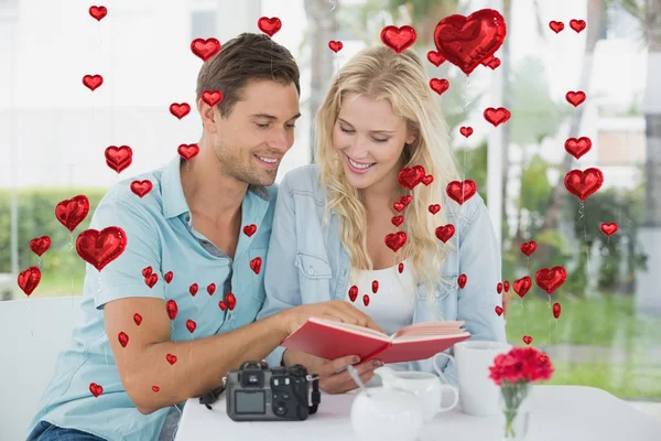 Imagen compuesta de linda pareja de San Valentín —  Fotos de Stock