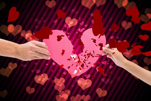 Hands holding two halves of broken heart — Stock Photo, Image