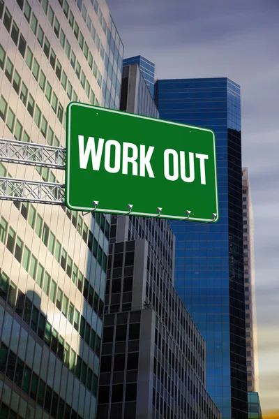 Work out against low angle view of skyscrapers — Stock Photo, Image