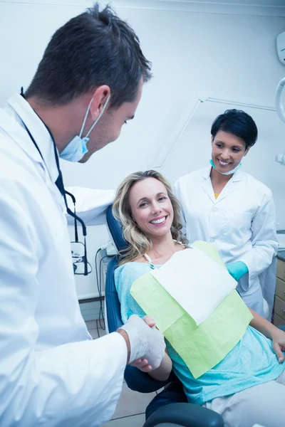 Dentist with assistant shaking hands — Stock Photo, Image