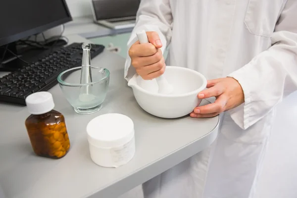 Junior pharmacist mixing a medicine — Stock Photo, Image