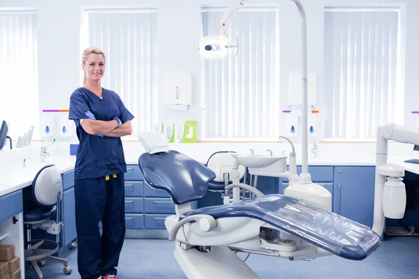 Dentista en uniforme azul — Foto de Stock