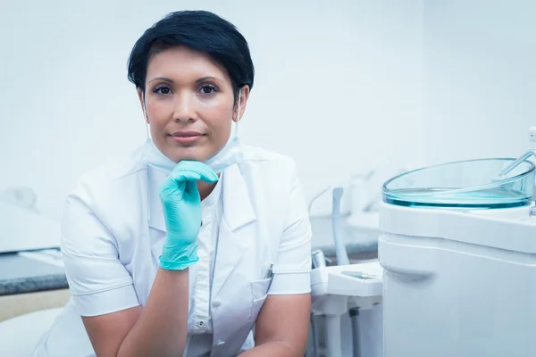 Porträtt av säker kvinnliga tandläkare — Stockfoto