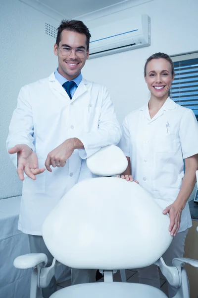 Retrato de dentistas sorridentes — Fotografia de Stock