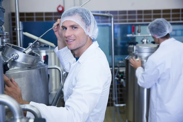 Portrait of a smiling scientist working with brewer — Stock Photo, Image