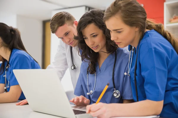 Medical students sitting and talking — Stock Photo, Image