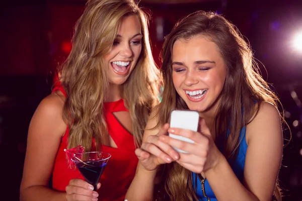 Pretty friends looking at smartphone together — Stock Photo, Image