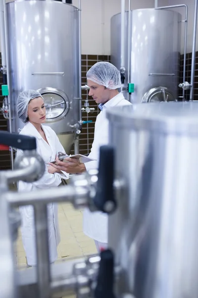 Biologist team talking and wearing hairnet — Stock Photo, Image