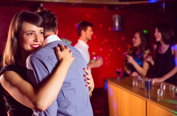 Leuk paar langzaam dansen samen — Stockfoto