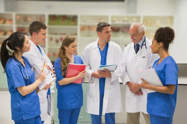 Medical professor talking with students — Stock Photo, Image