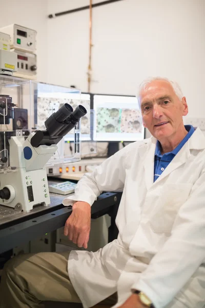 Biochemist using large microscope and computer — Stock Photo, Image