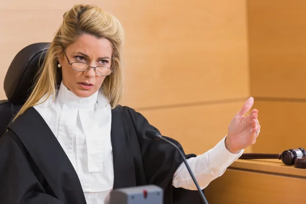 Stern judge speaking to the court — Stock Photo, Image