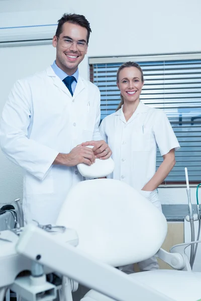 Retrato de dentistas sonrientes —  Fotos de Stock