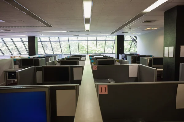 Leerstehendes Büro mit separaten Einheiten — Stockfoto