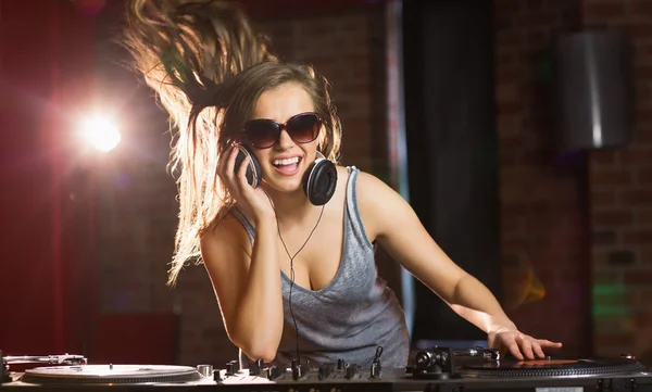 Pretty dj smiling and dancing — Stock Photo, Image