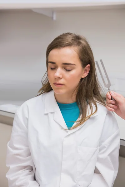 Student doen een hoorzitting test — Stockfoto