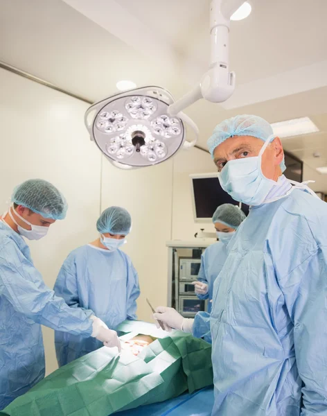 Cirugía de práctica de estudiante de medicina —  Fotos de Stock