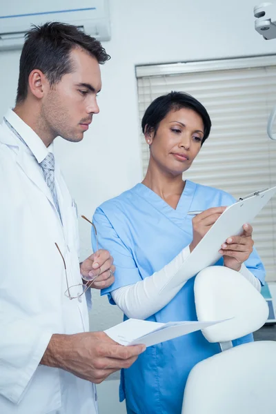 Dentists discussing reports — Stock Photo, Image