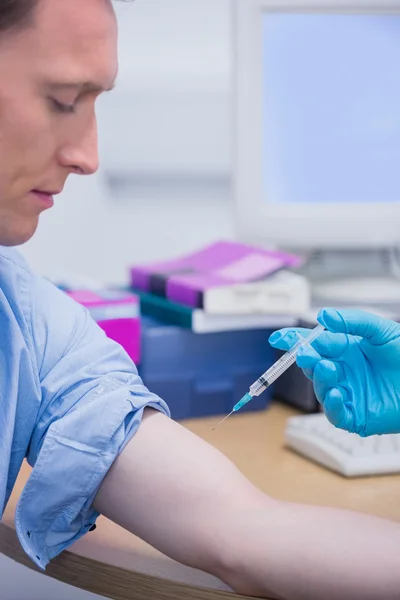 Doctor about doing an injection to the patient arm — Stock Photo, Image