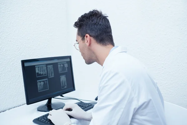 Dentist looking at x-ray — Stock Photo, Image