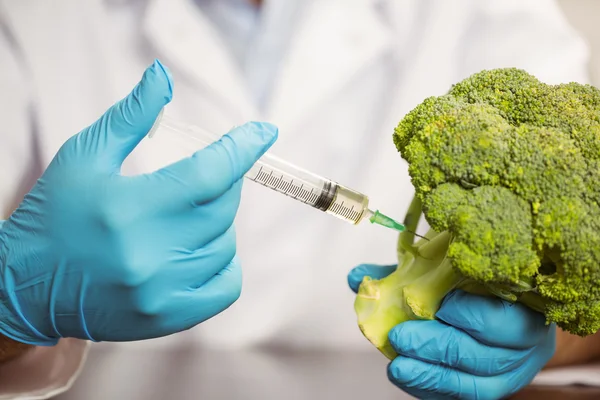 Brokoli başkanı enjekte gıda bilim adamı — Stok fotoğraf
