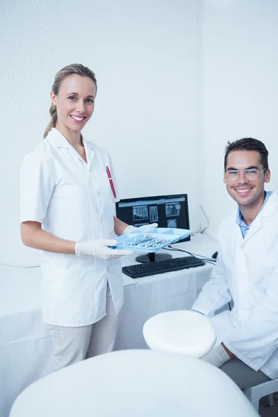 Portrait of smiling dentists with computer monitor — Stock Photo, Image