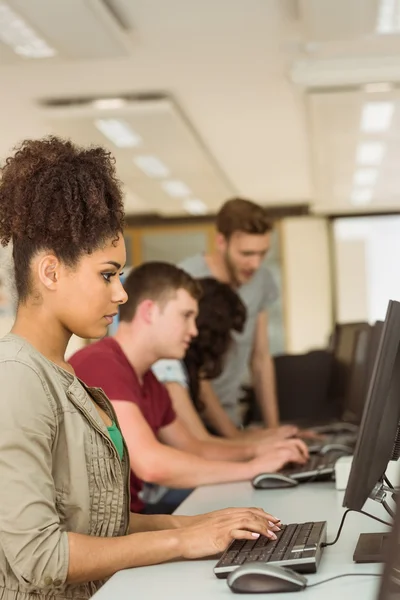 Classmates working in the computer room — Stock Photo, Image