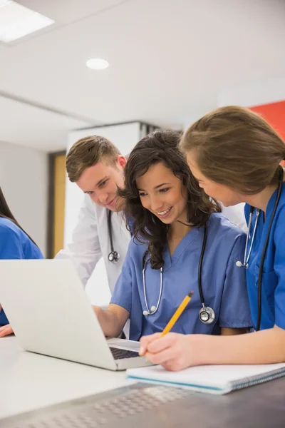 Medical students sitting and talking — Stock Photo, Image