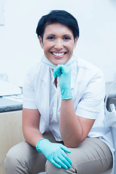Портрет впевненої жінки-стоматолога — стокове фото