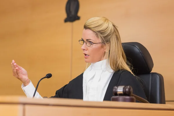 Stern judge speaking to the court — Stock Photo, Image