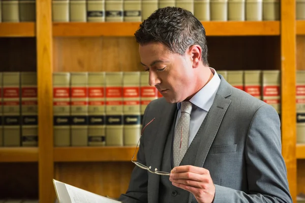 Lawyer reading book in the law library — Stock Photo, Image