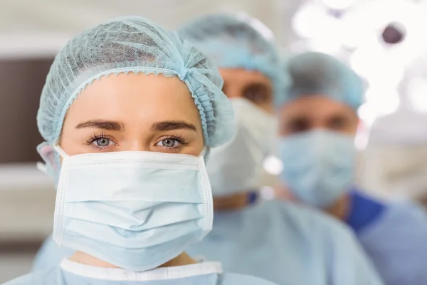 Team of surgeons looking at camera — Stock Photo, Image