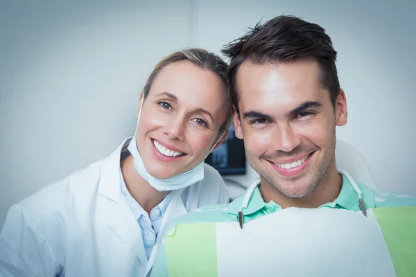 Retrato de dentistas sonrientes — Foto de Stock