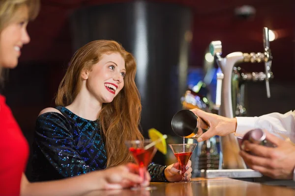 Pretty girls being served cocktails — Stock Photo, Image