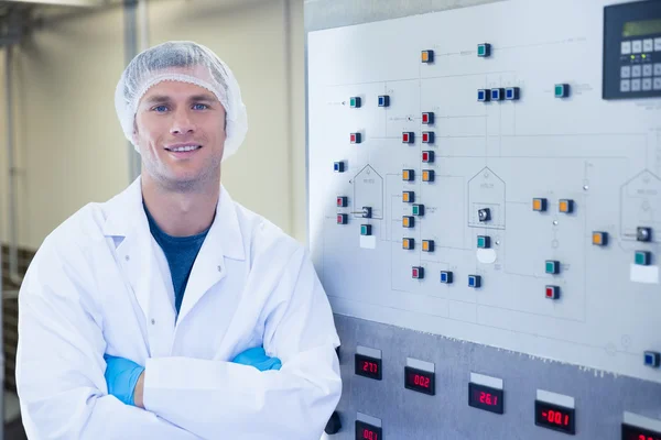 Portrait of a smiling scientist with arms crossed — Stock Photo, Image