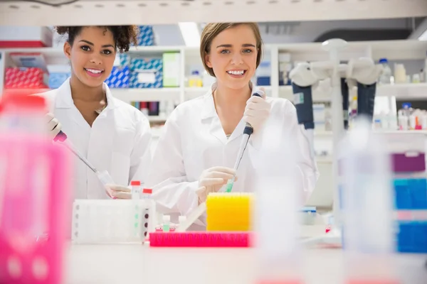 Pretty science students using pipette — Stock Photo, Image