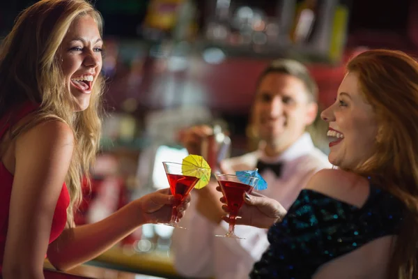 Pretty girls toasting with cocktails — Stock Photo, Image