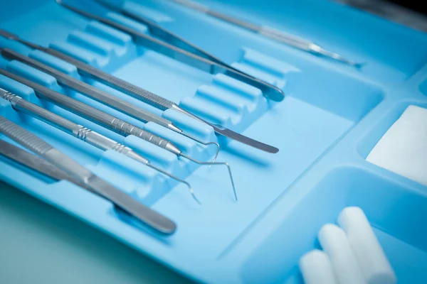 Закрытие стоматологических инструментов — стоковое фото