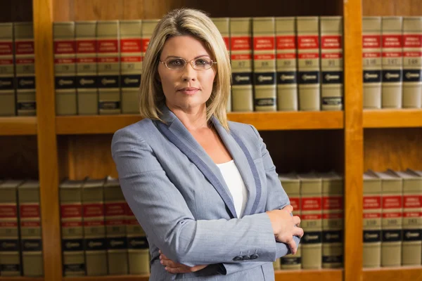 Lawyer looking at camera in law library — Stock Photo, Image