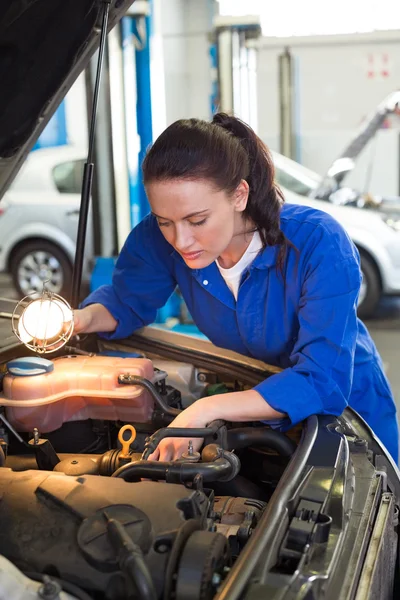 Mechanic examining under hood of car — Stock Photo, Image