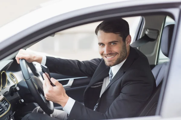 Businessman sending a text message — Stock Photo, Image