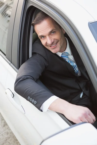 Handsome businessman smiling at camera — Stock Photo, Image