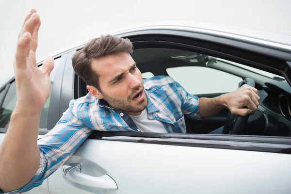 Ung man upplever road rage — Stockfoto