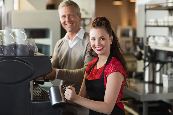 Barista making a cup of coffee — Stock Photo, Image