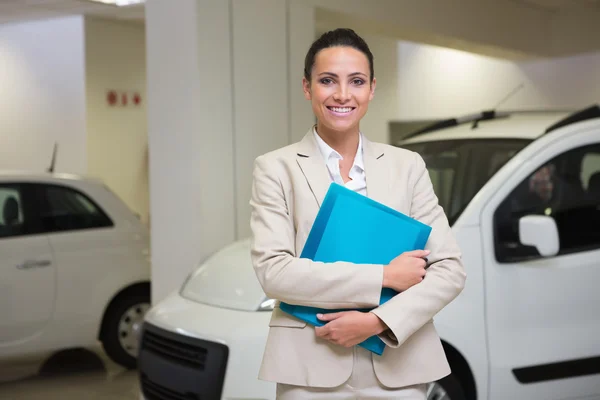 Businesswoman holding document while looking at camera — Stock Photo, Image