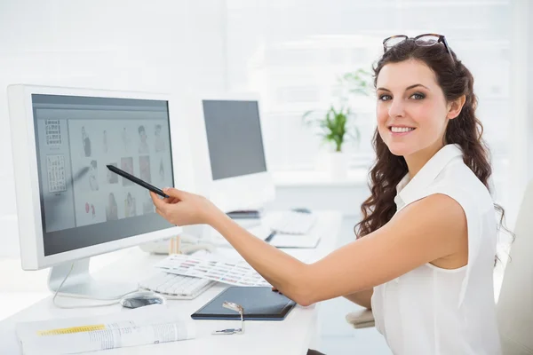 Businessman pointing her computer — Stock Photo, Image