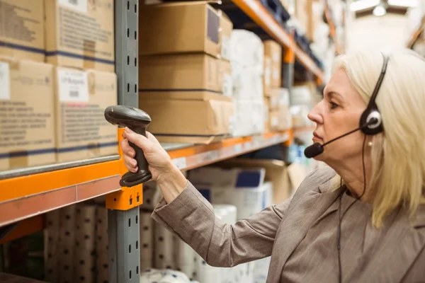 Manager con paquete de escaneo de auriculares — Foto de Stock