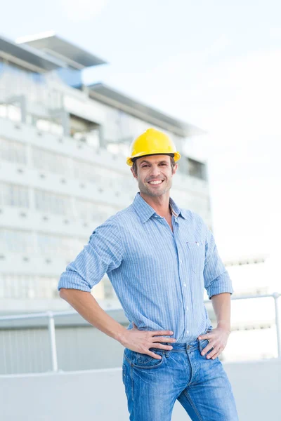 Architect with hands on hips outdoors — Stock Photo, Image