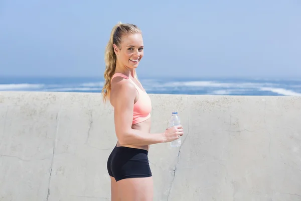 Fit blonde holding water bottle — Stock Photo, Image